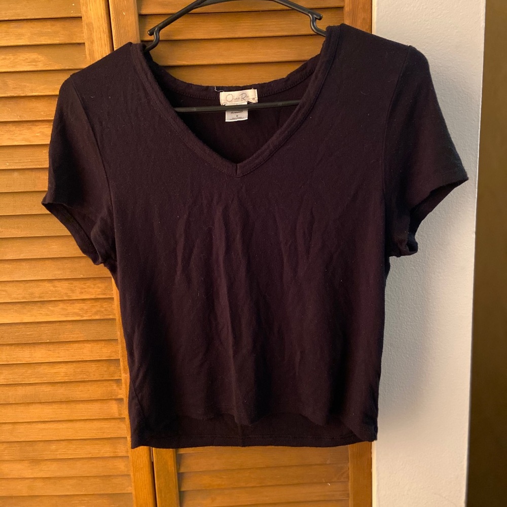 Black V-Neck Cropped Tee